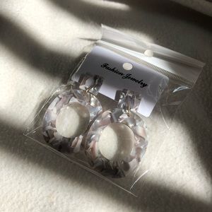 Tortoise shell dark resin earrings